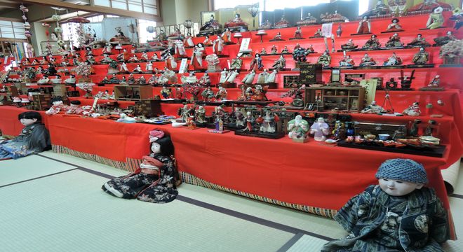 越谷香取神社の雛人形展示